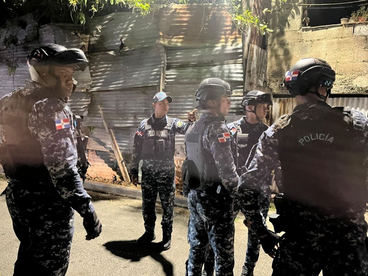 Policía desmantela puntos de sustancias narcóticas, detiene una persona por robo, ocupa drogas y motocicletas en Los Guaricanos.