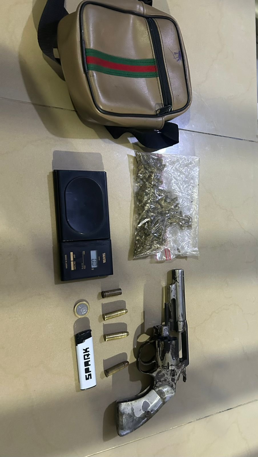 Policía desmantela puntos de microtráfico en Sabana Perdida y Villa Mella; ocupa drogas, armas y dinero en efectivo